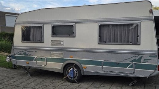 Fendt karaat caravan met dakairco en zgn 4seizoenen voortent, Magnetron, Rondzit, Omvormbare zithoek, Particulier