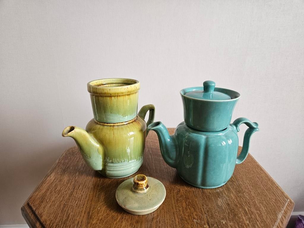 Twee vintage ouderwetse keramiek koffiepotjes met filter, Ophalen of Verzenden