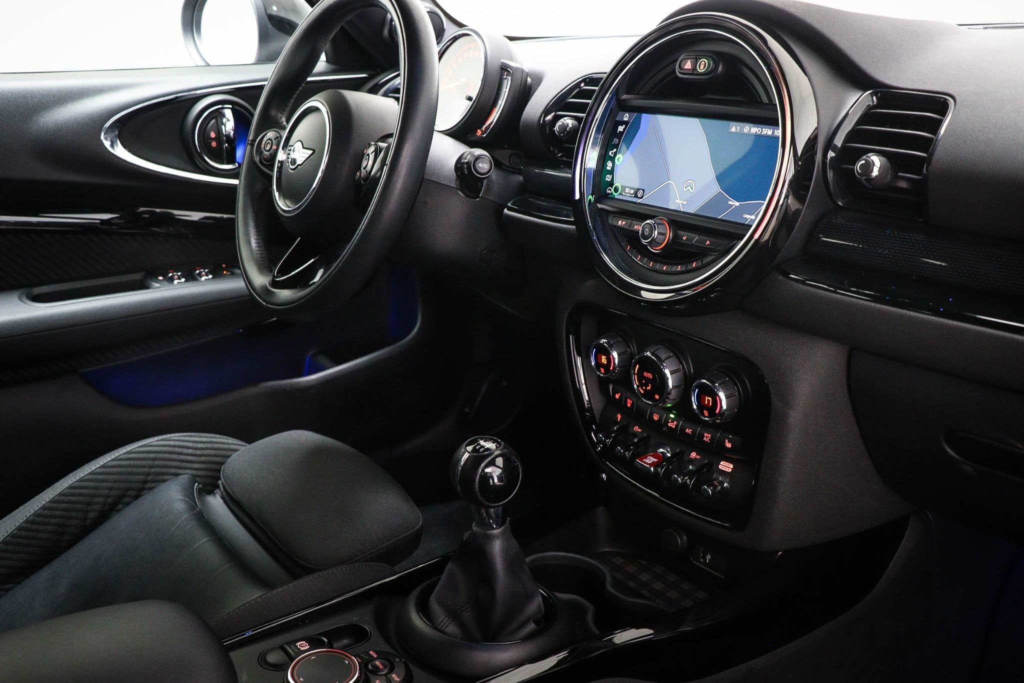 MINI Clubman 1.5 Cooper Business Edition | HALF LEDER | STOE, Auto's, Voorwielaandrijving, Dealer onderhouden, 136 pk, Gebruikt