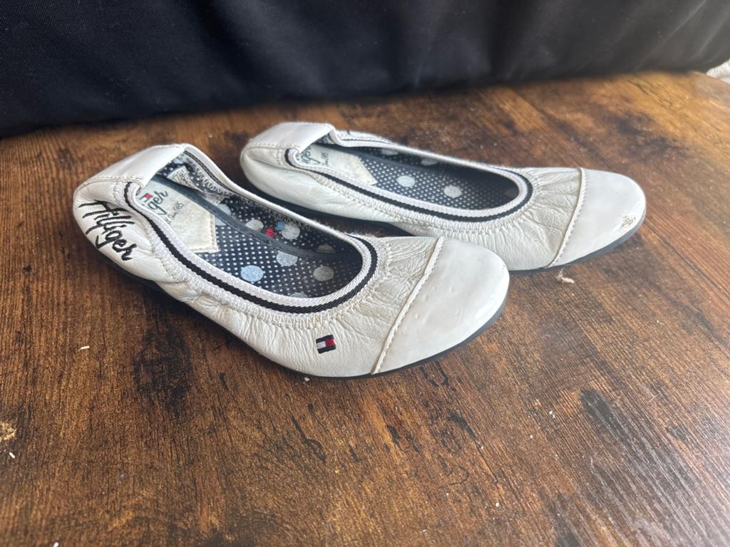 Tommy Hilfiger Ballerina's - Maat 30, Ophalen of Verzenden, Gedragen, Wit, Ballerina's