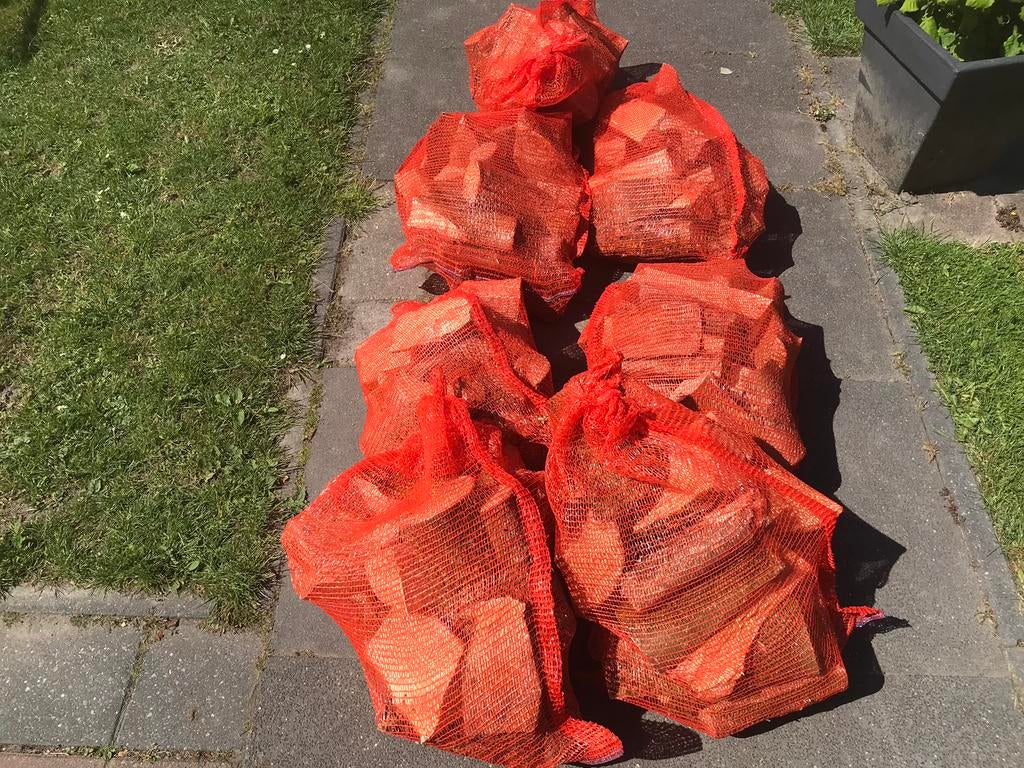 Grote zakken Essen brandhout, Ophalen