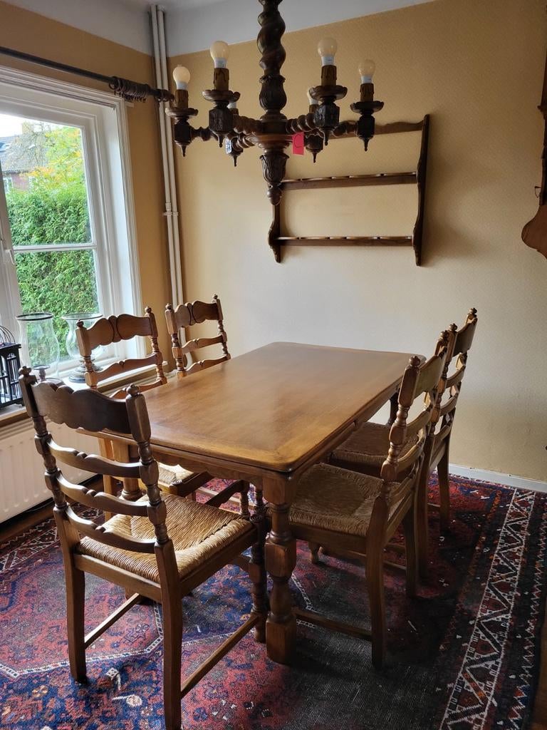 Eettafel met 6 bijbehorende stoelen van Castle Furniture, Ophalen