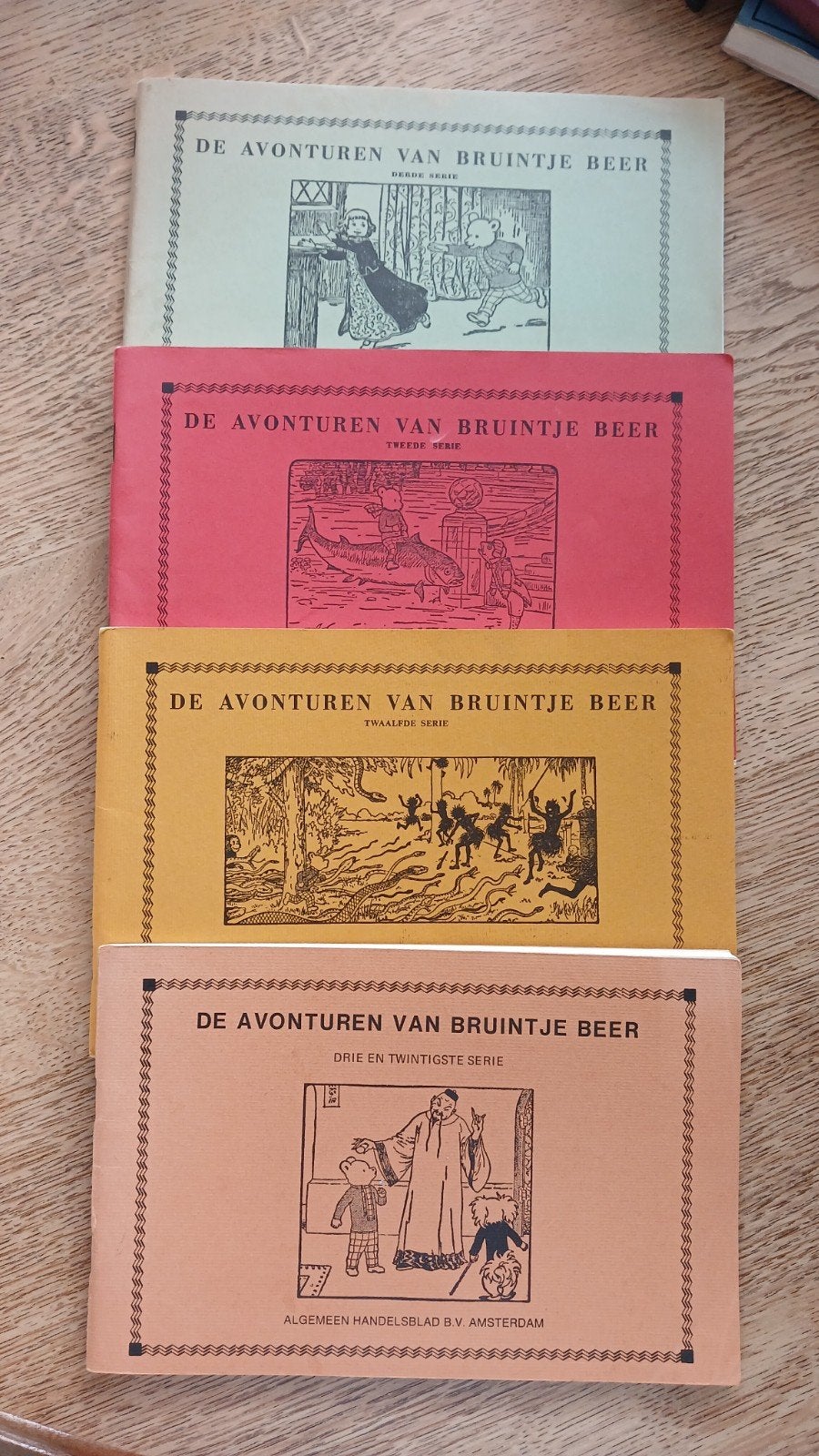 De Avonturen van Bruintje Beer - Diverse series, Ophalen of Verzenden, Zo goed als nieuw, Diverse auteurs, Sprookjes