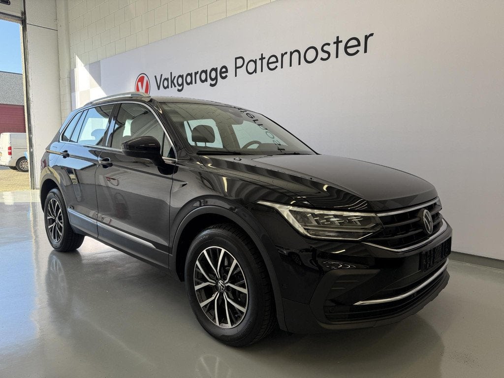 Volkswagen Tiguan 1.4 TSI eHybrid Carplay / Adaptive Cruise, Auto's, Stof, 4 cilinders, Zwart, Hybride Elektrisch/Benzine