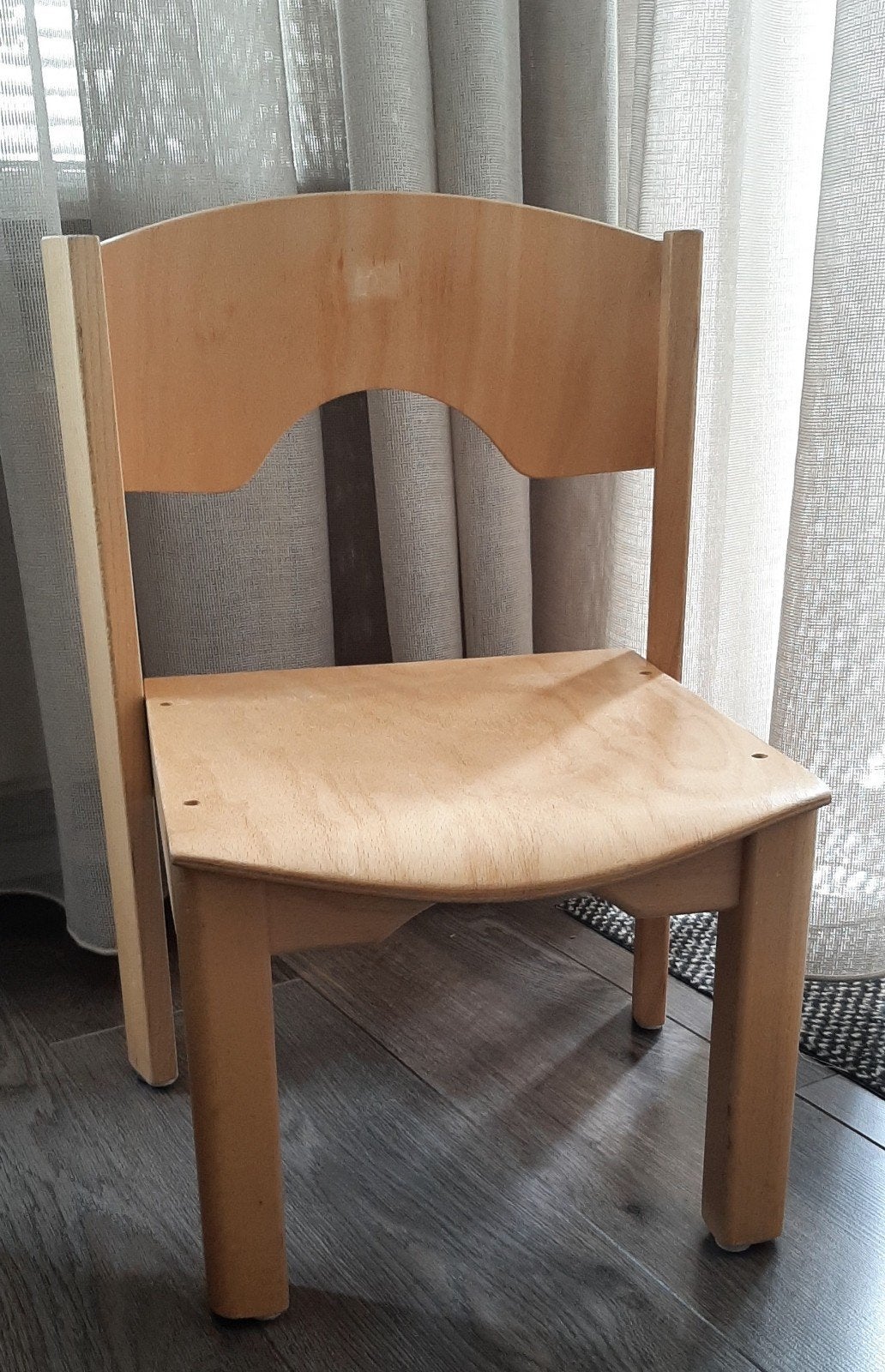 Houten kinderstoeltje zaterdag of zondag tot 11.00 uur, Kinderen en Baby's, Kinderkamer | Tafels en Stoelen, Ophalen, Zo goed als nieuw