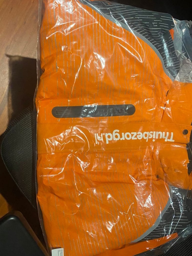 Thuisbezorgd kleding L/2XL – jas, broek, shirts en helm, Ophalen, Maat 52/54 (L), Oranje, Zo goed als nieuw