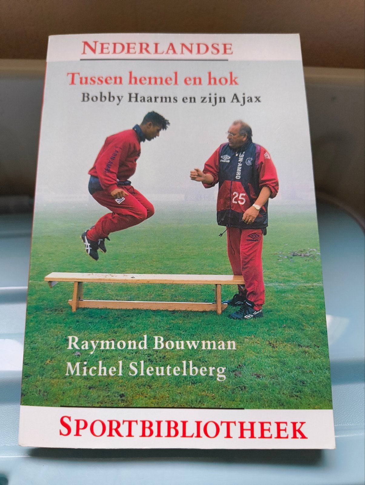 Tussen hemel en hok: Bobby Haarms en zijn Ajax, Ophalen of Verzenden, Gelezen, Raymond Bouwman, Michel Sleutelberg, Nederland