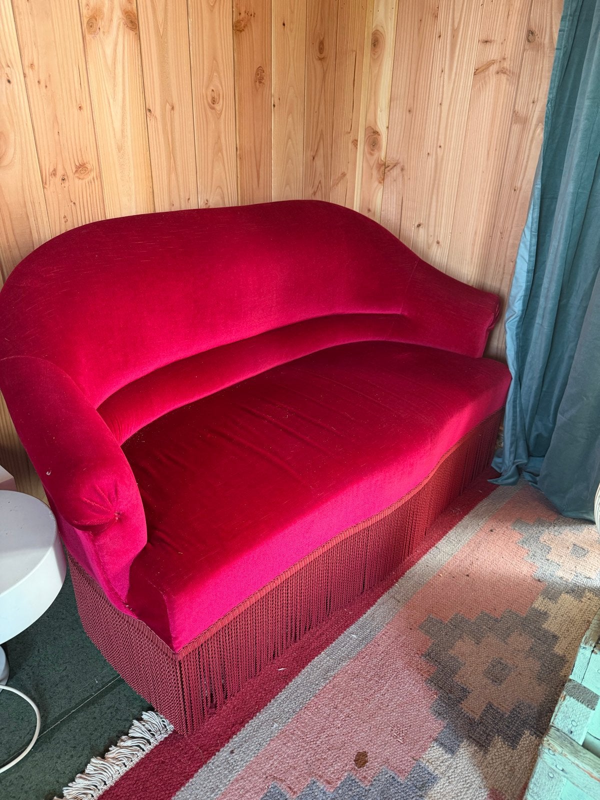 Sfeervol Rood Vintage Bankje met Franje, Ophalen
