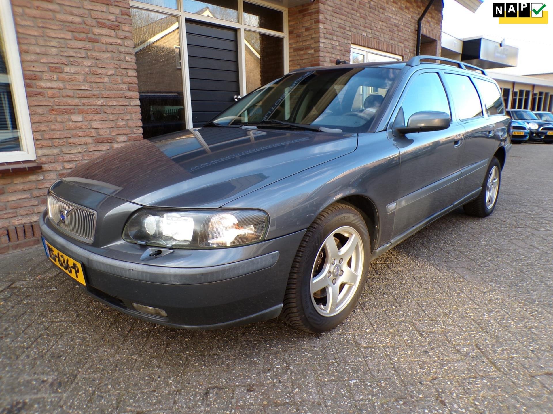 Volvo V70 2.5 T AWD, Auto's, Automaat, Dealer onderhouden, Stof, Zwart