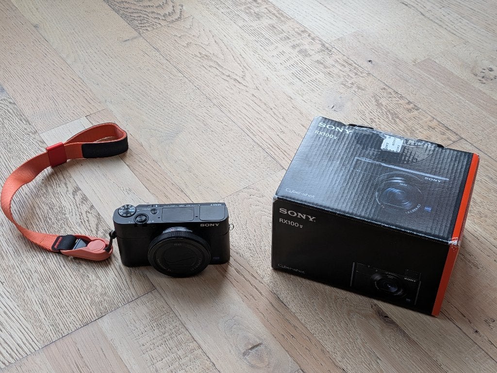 Sony RX100 V met Peak Design Cuff - Zo goed als nieuw, Beeldstabilisatie, Ophalen of Verzenden, Zo goed als nieuw, Compactcamera