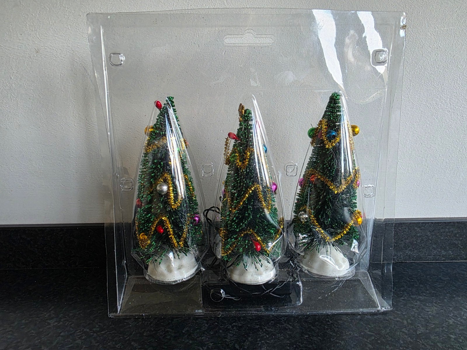 Intratuin 3 versierde kerstdorp kerstbomen met verlichting, Ophalen, Gebruikt