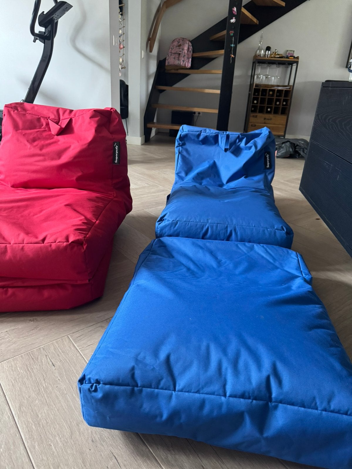 2x Sit&Joy uitklapbare lounge zitzak / ligbed – rood & blauw, Ophalen, Zo goed als nieuw, Blauw