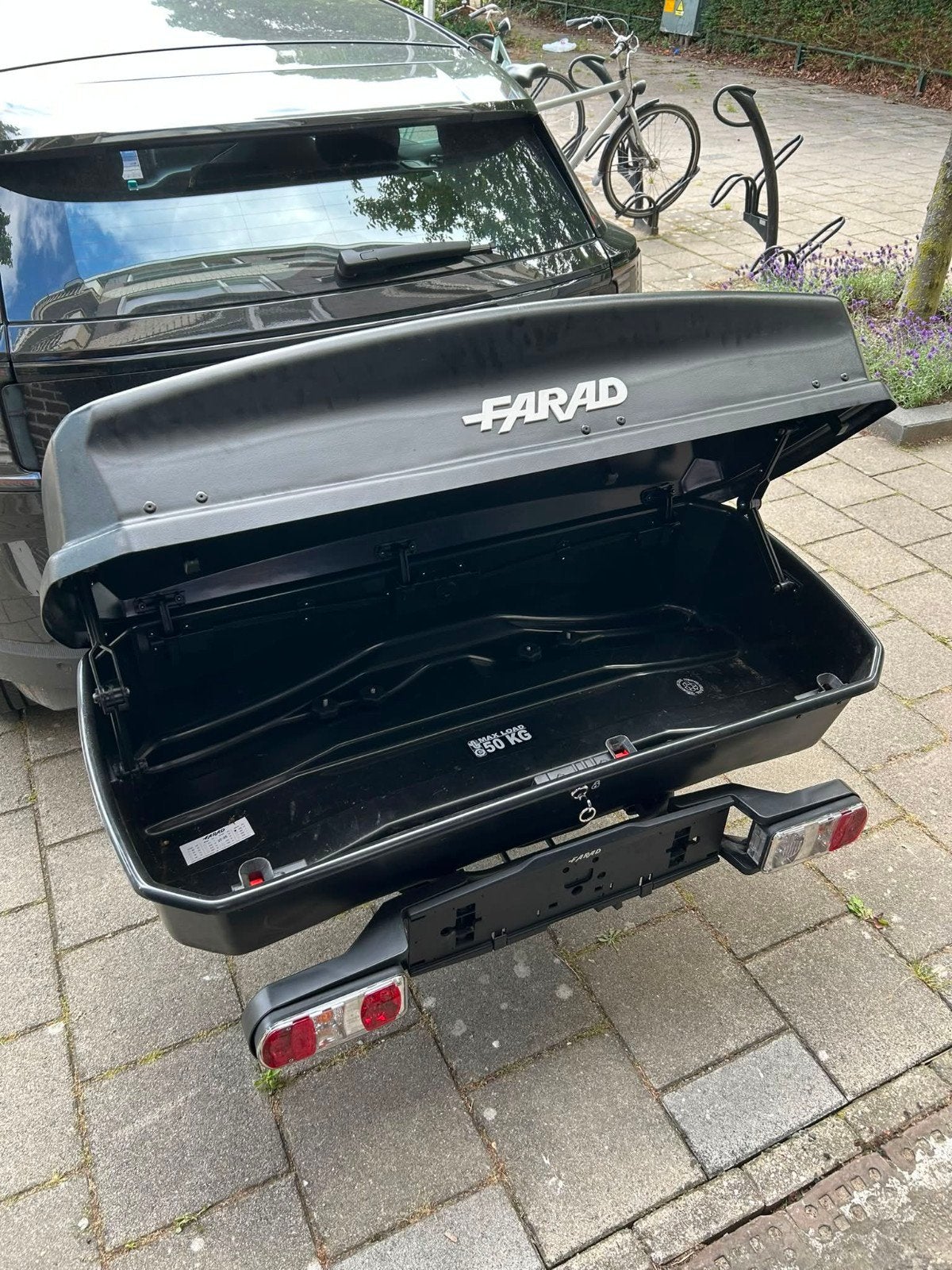 Farad Trekhaakkoffer 300L  *Huur* icl fietsendrager, Ophalen of Verzenden
