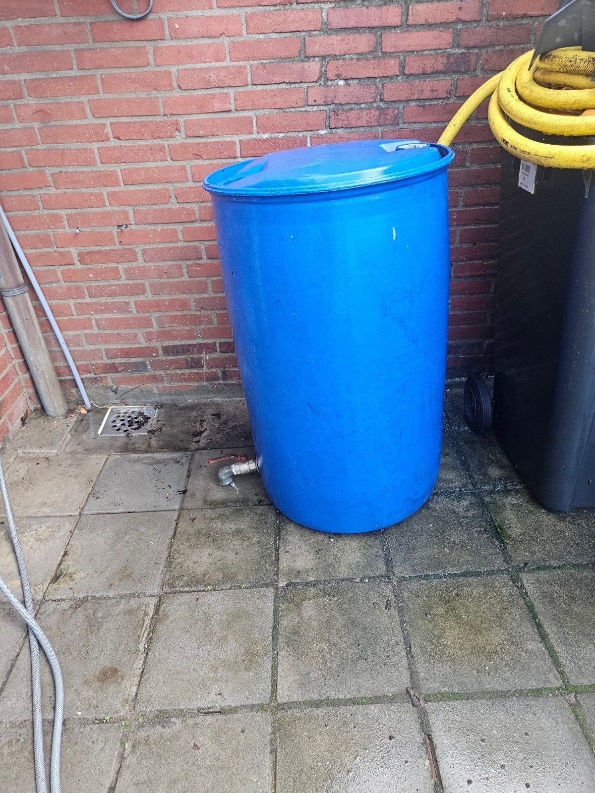 Blauwe regenton met kraantje, Tuin en Terras, Ophalen, Kunststof, Gebruikt, Met kraantje