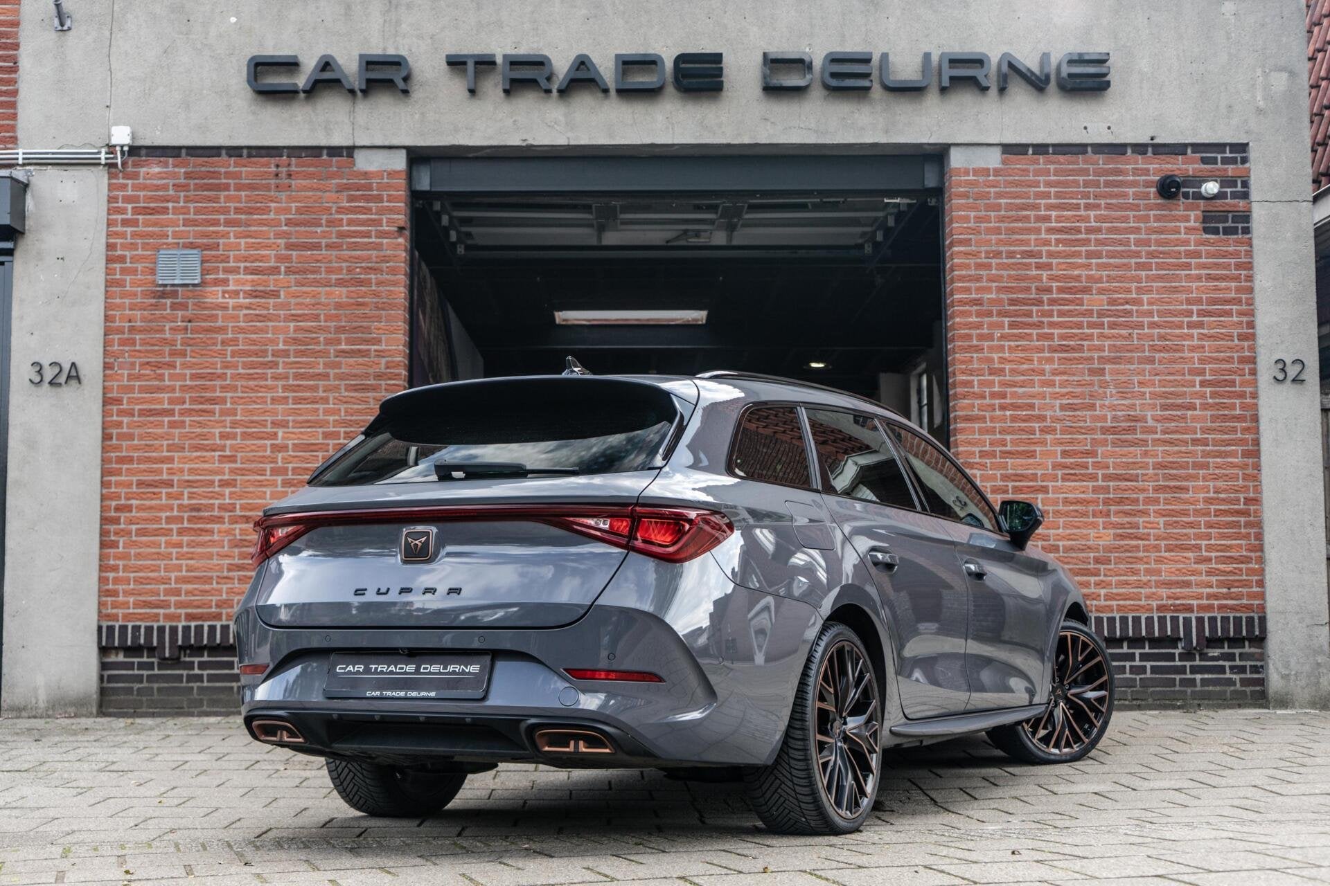 CUPRA Leon Sportstourer 1.4 e-Hybrid VZ Copper Pano / Camera, Auto's, 77 km/l, Gebruikt, Zwart, 4 cilinders