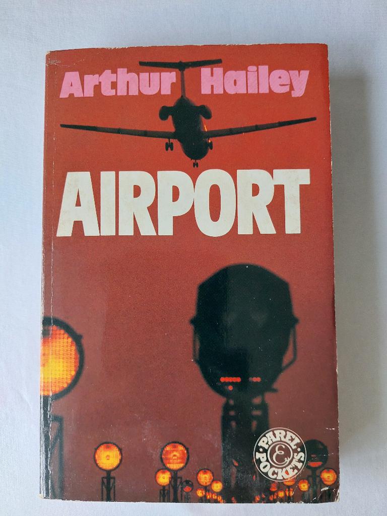 Airport van Arthur Hailey - Thriller, Ophalen of Verzenden, Zo goed als nieuw, Arthur Hailey, Nederland