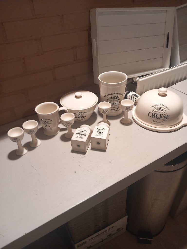 Claire Wilson servies divers, Keramiek, Overige typen, Ophalen of Verzenden, Zo goed als nieuw