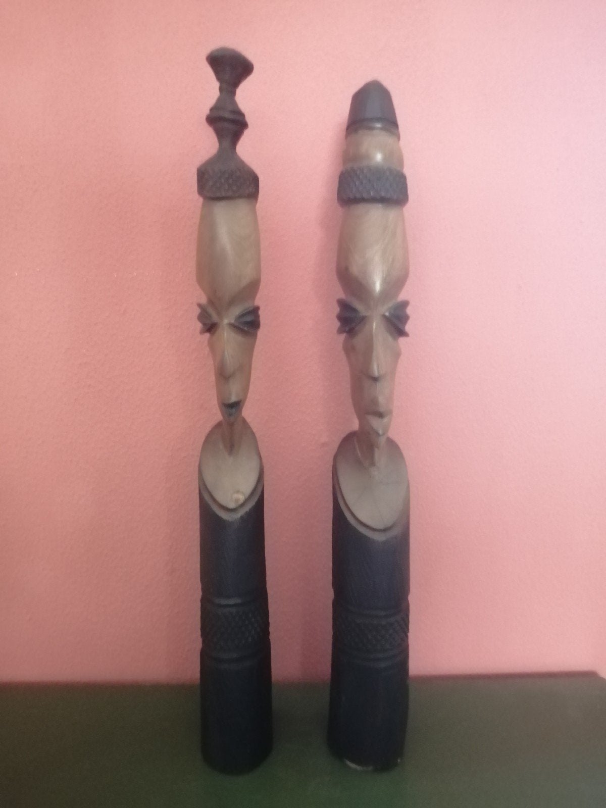2 Afrikaanse beelden houtsnijwerk, Antiek en Kunst, Houtsnijwerk, Ophalen of Verzenden, Handgemaakt, 20 - 50 cm