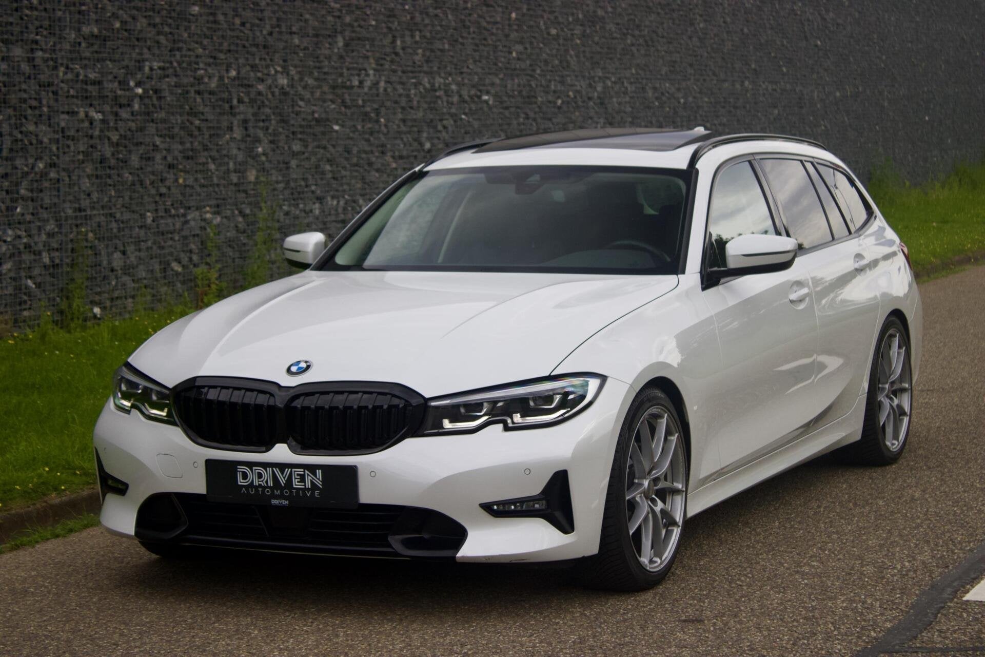 BMW 330i Touring|Pano - Parelmoer Wit - Live Cockpit - 1 Eig, Auto's, Automaat, 1998 cc, Zwart, 4 cilinders