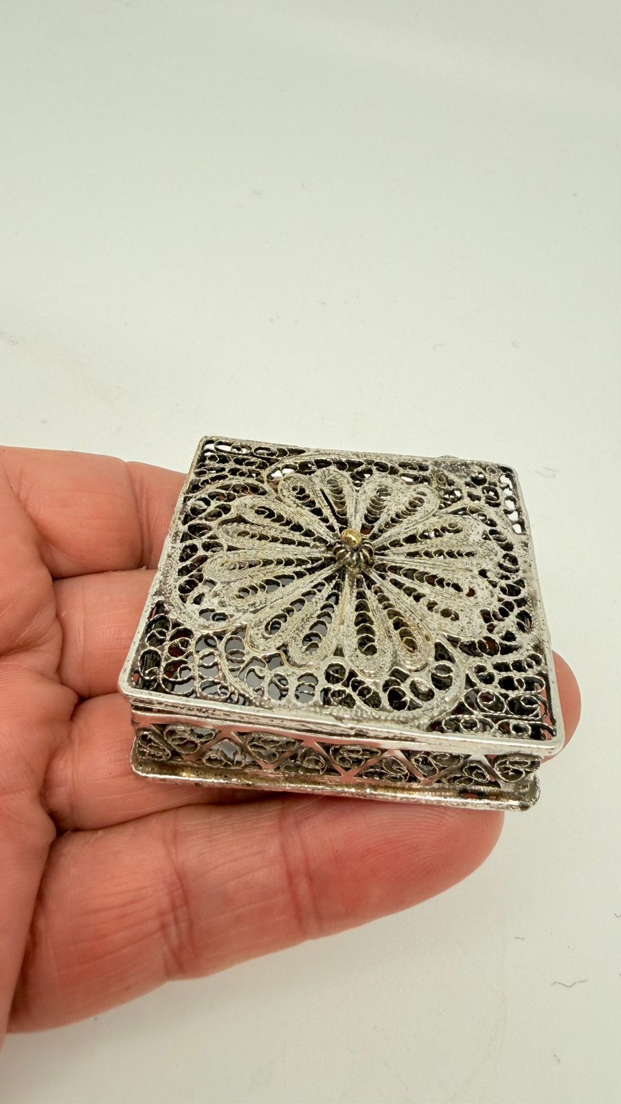 Antiek verzilverd vierkant filigrain doosje., Verzenden, Zilver