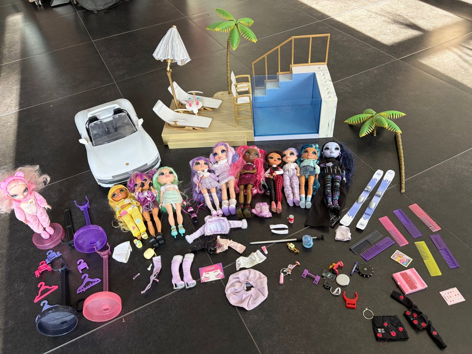 Grote set Rainbow High poppen met accessoires en zwembad, Ophalen, Gebruikt, Overige typen