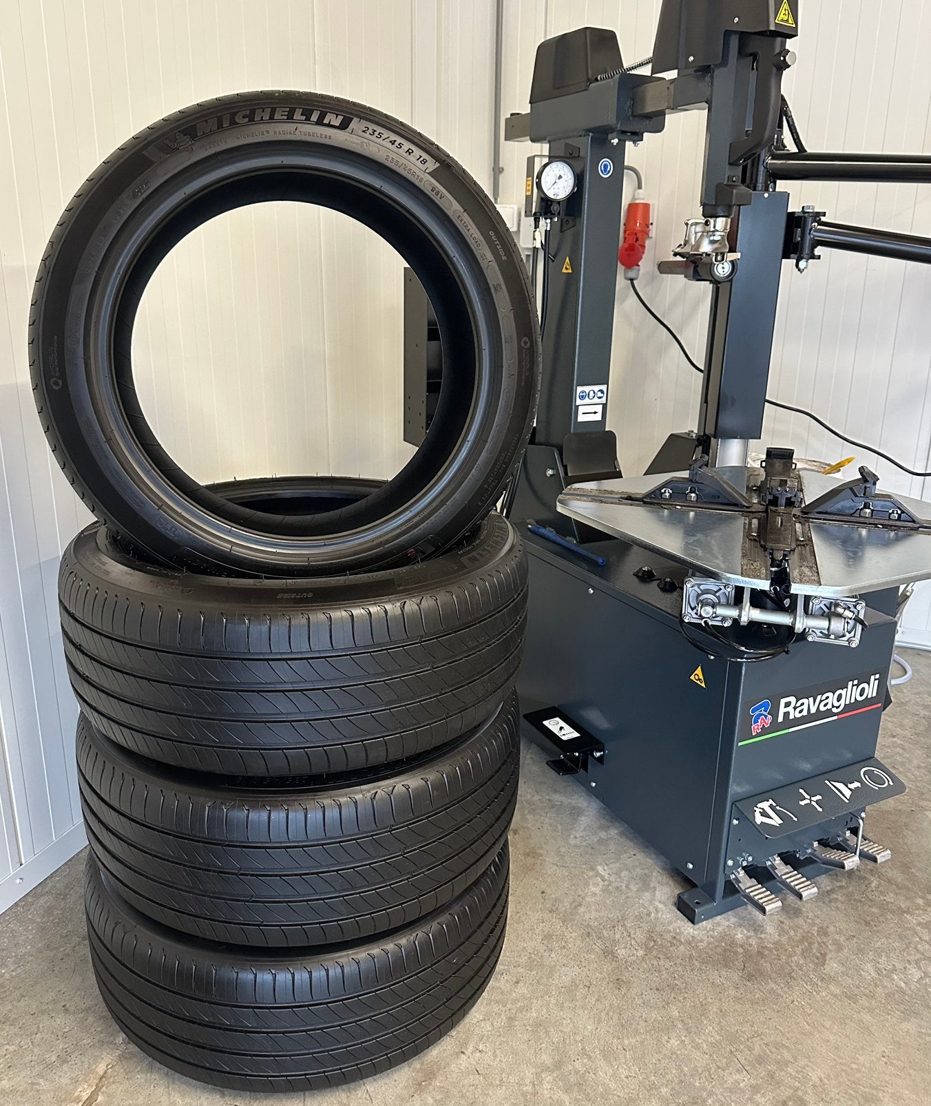 235 45 18 Michelin Zomerbanden 235/45 R18 Tesla + Montage, Auto-onderdelen, 18 inch, 235/45 R18, Nieuw, Ophalen of Verzenden