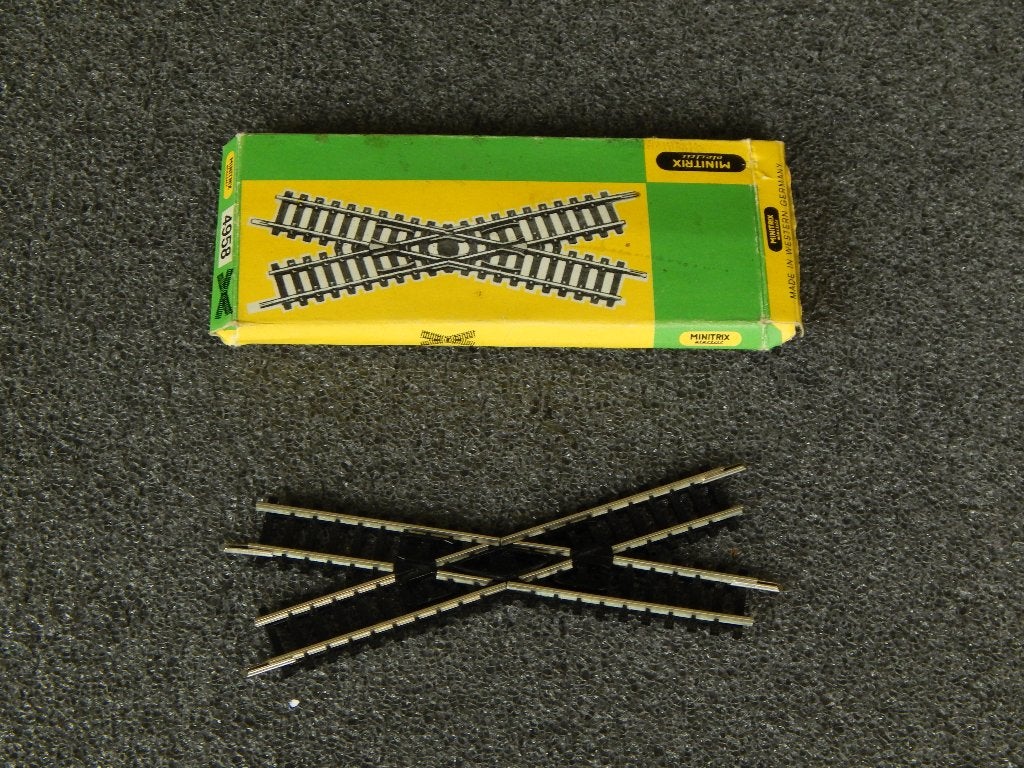 Minitrix kruising 4958, Hobby en Vrije tijd, Gelijkstroom, Trix, Rails, Ophalen of Verzenden