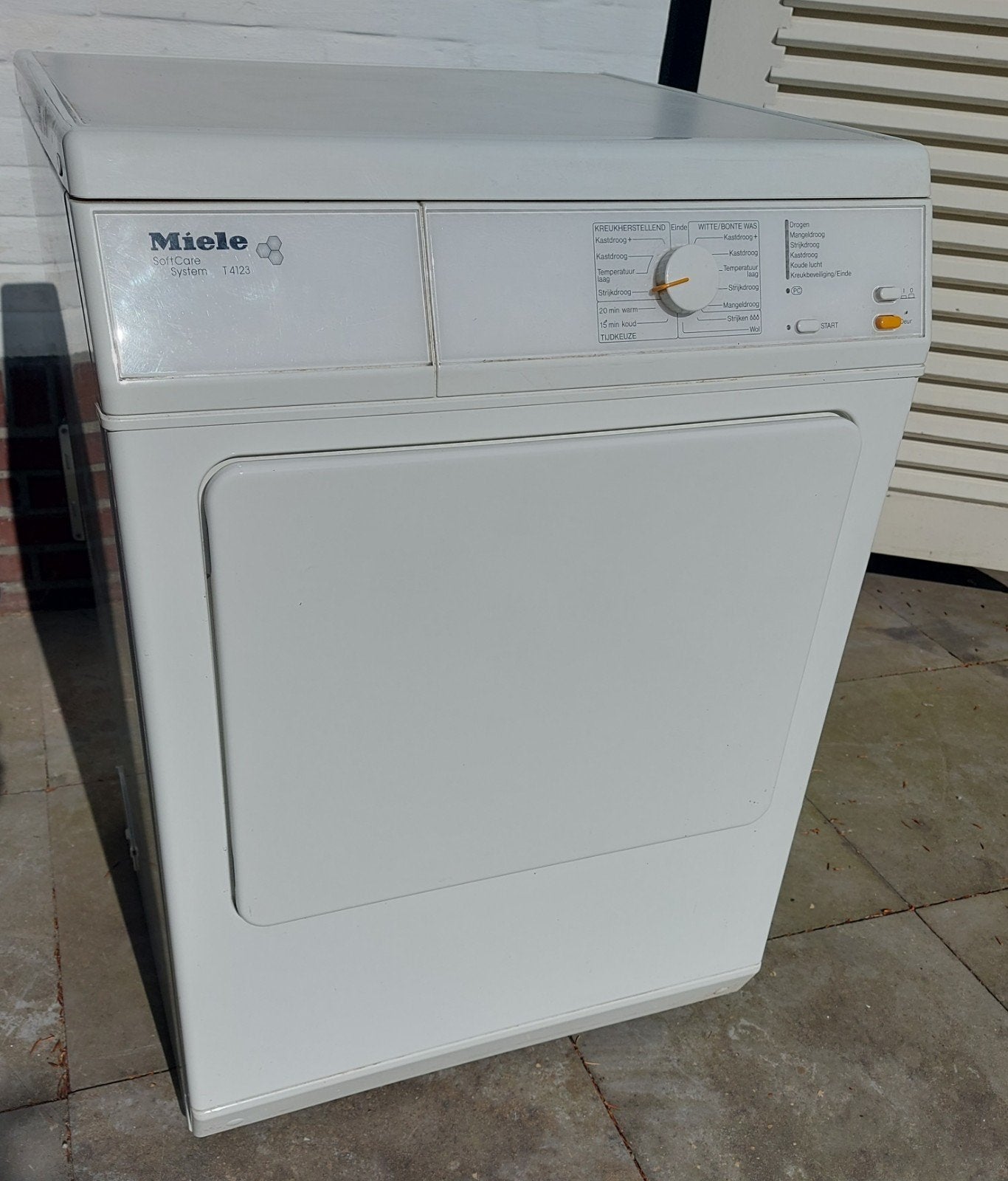 Dit is een  Miele luchtafvoer droger Softcare systemen T4123, 6 tot 8 kg, Ophalen, Zo goed als nieuw, Minder dan 85 cm