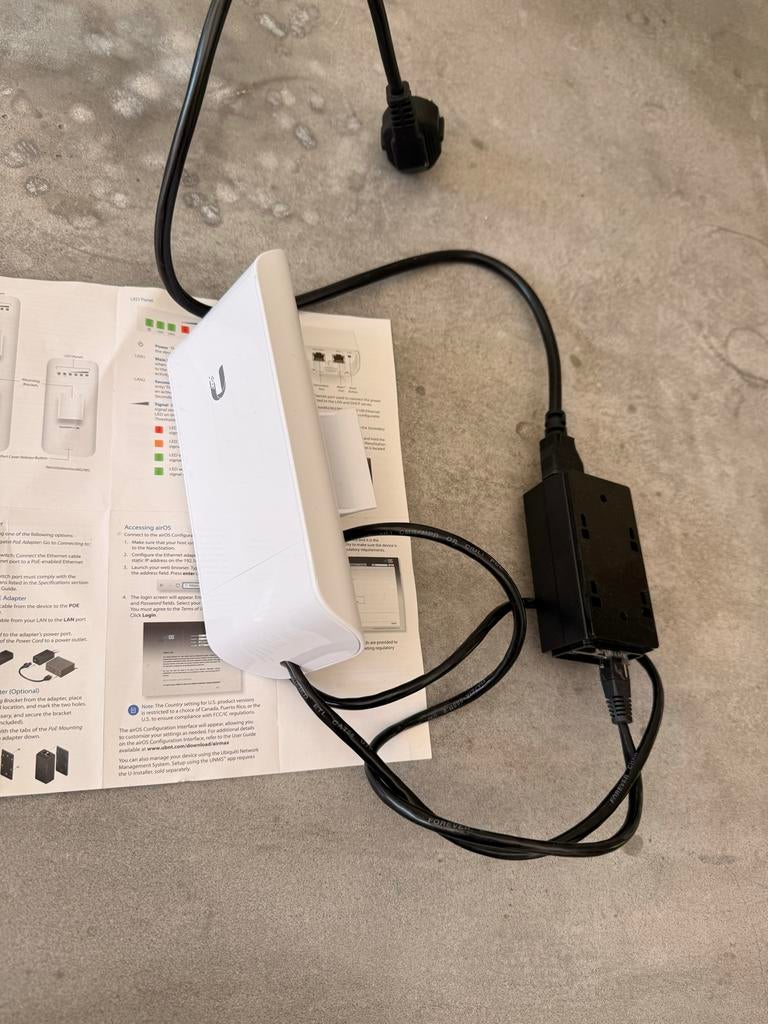 Ubiquiti NanoStation loco M2 - Compacte Outdoor WiFi AP, Ophalen of Verzenden, Zo goed als nieuw, Router