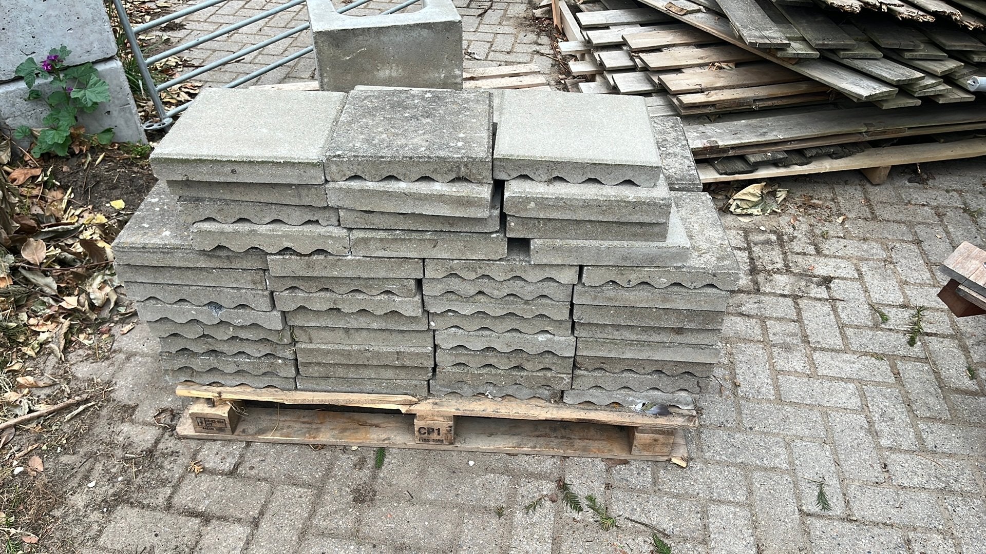 Daktegels gebruikt 8 m2, Ophalen, Zo goed als nieuw, Beton, Klinkers