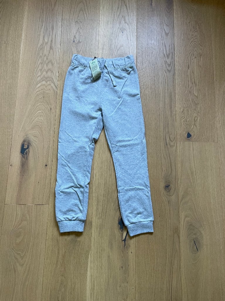 Jogging broek grijs maat 140 Benetton NIEUW, Nieuw, Ophalen, Broek, Jongen