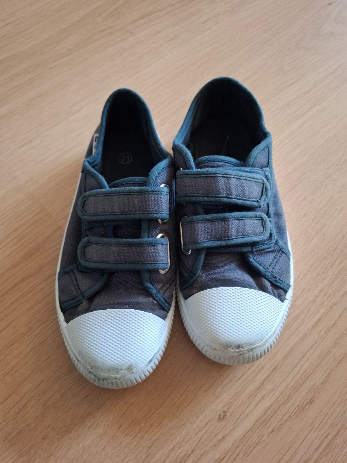 Donkerblauwe gymschoenen maat 31 met klittenband, Gebruikt, Jongen of Meisje, Schoenen, Ophalen of Verzenden