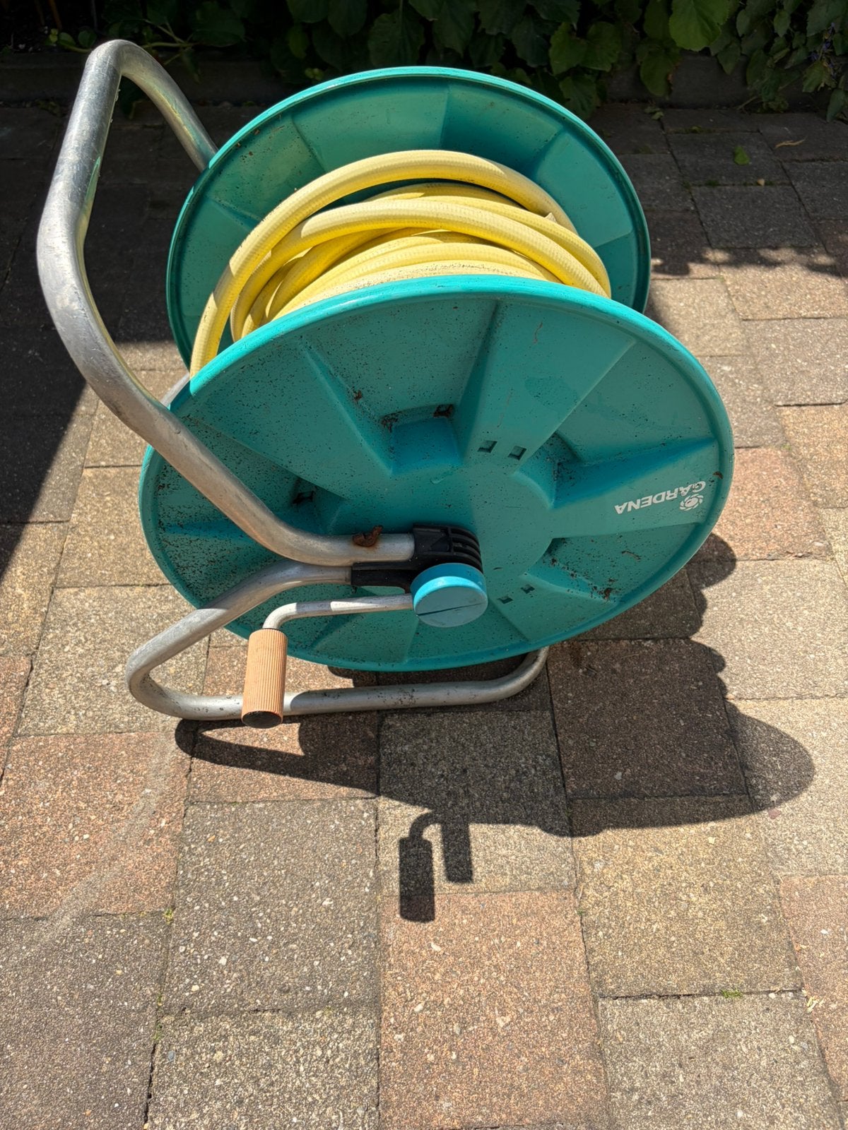 Gardena slangenhaspel met 24 meter tuinslang, Ophalen, Zo goed als nieuw, Tuinslang