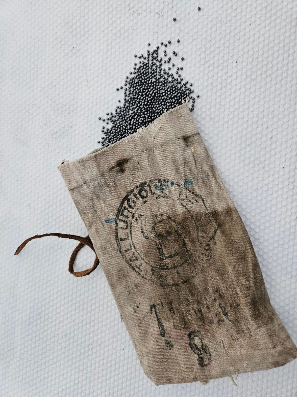 Juten zakje met grof loodhagel 3.5 mm., Verzenden, Landmacht, Nederland