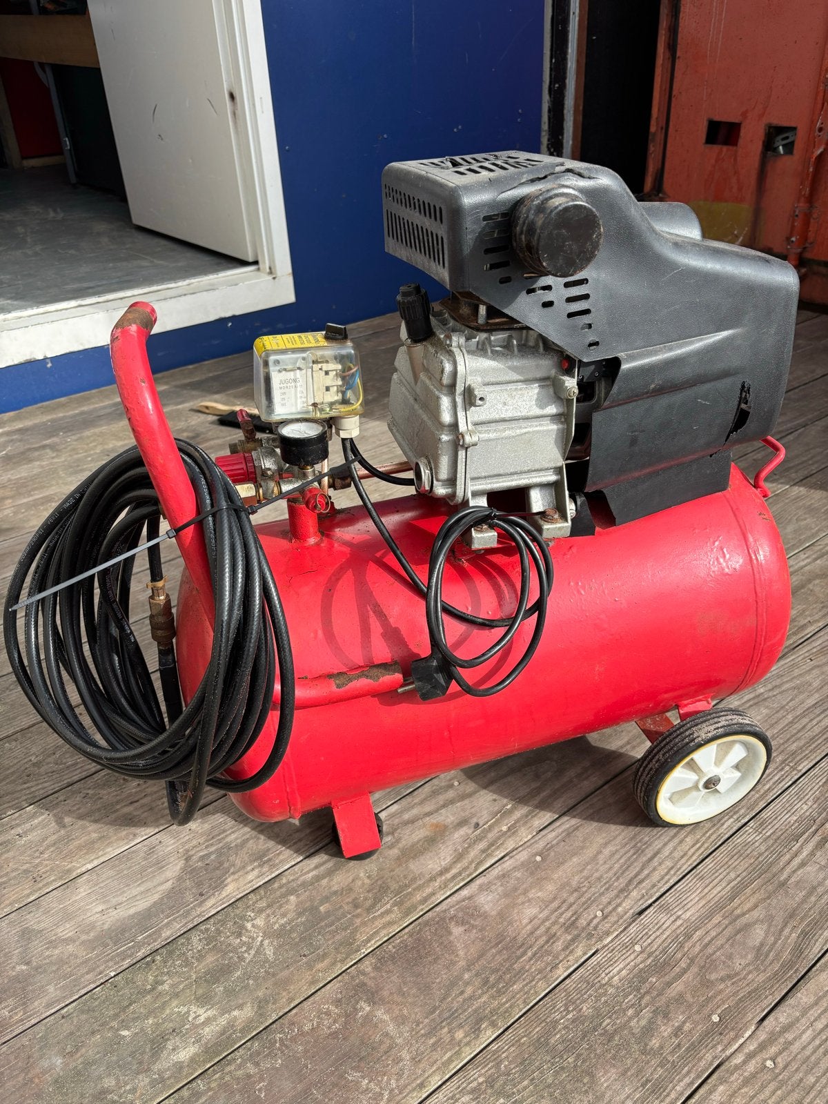 Compressor 2.5 PK - 50 Liter tank - Mobiel, Ophalen, Gebruikt, 6 tot 10 bar, Minder dan 200 liter/min