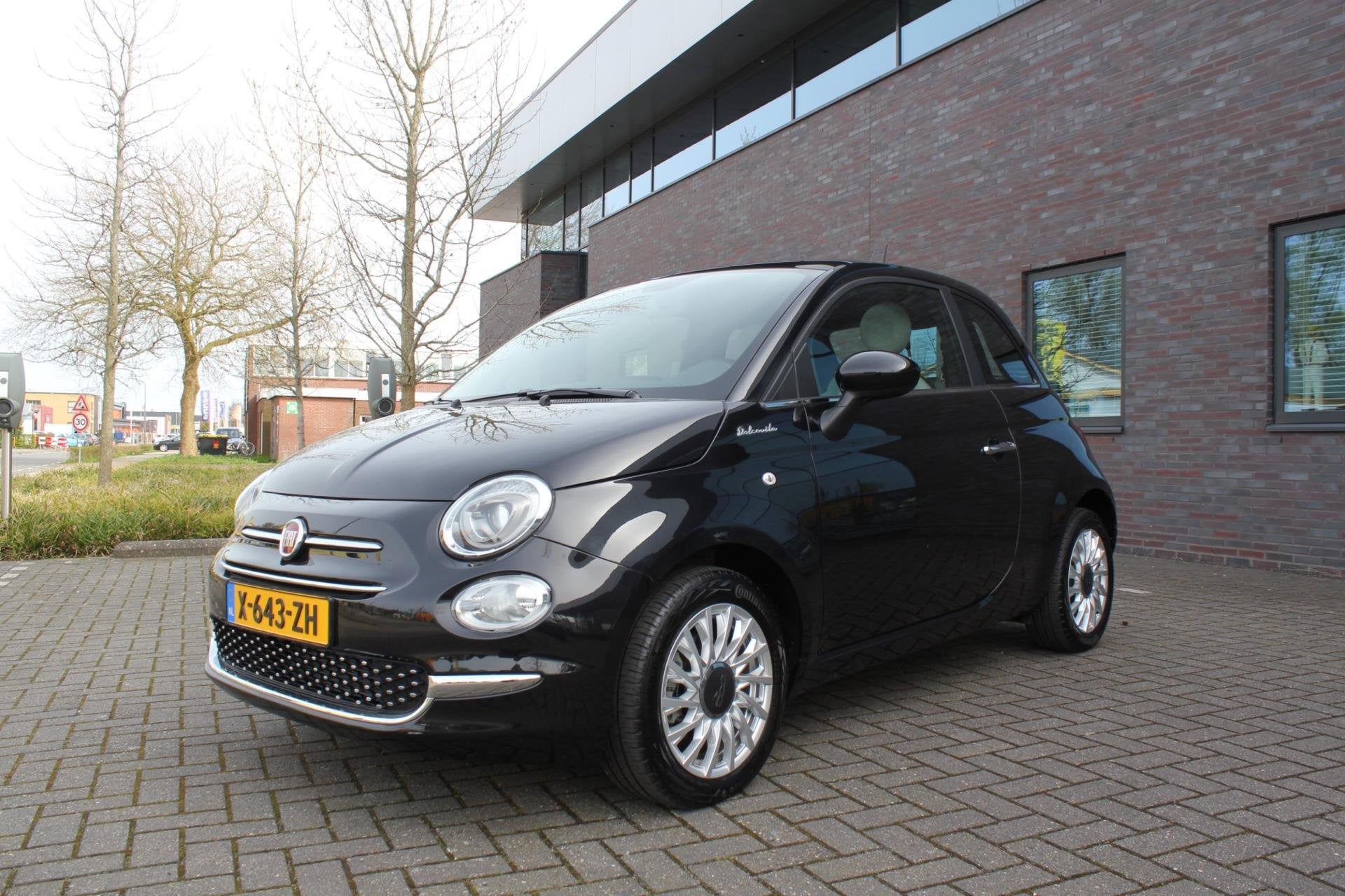 Fiat 500 1.0 Hybrid Dolcevita, Voorwielaandrijving, Euro 6, 4 stoelen, Zwart
