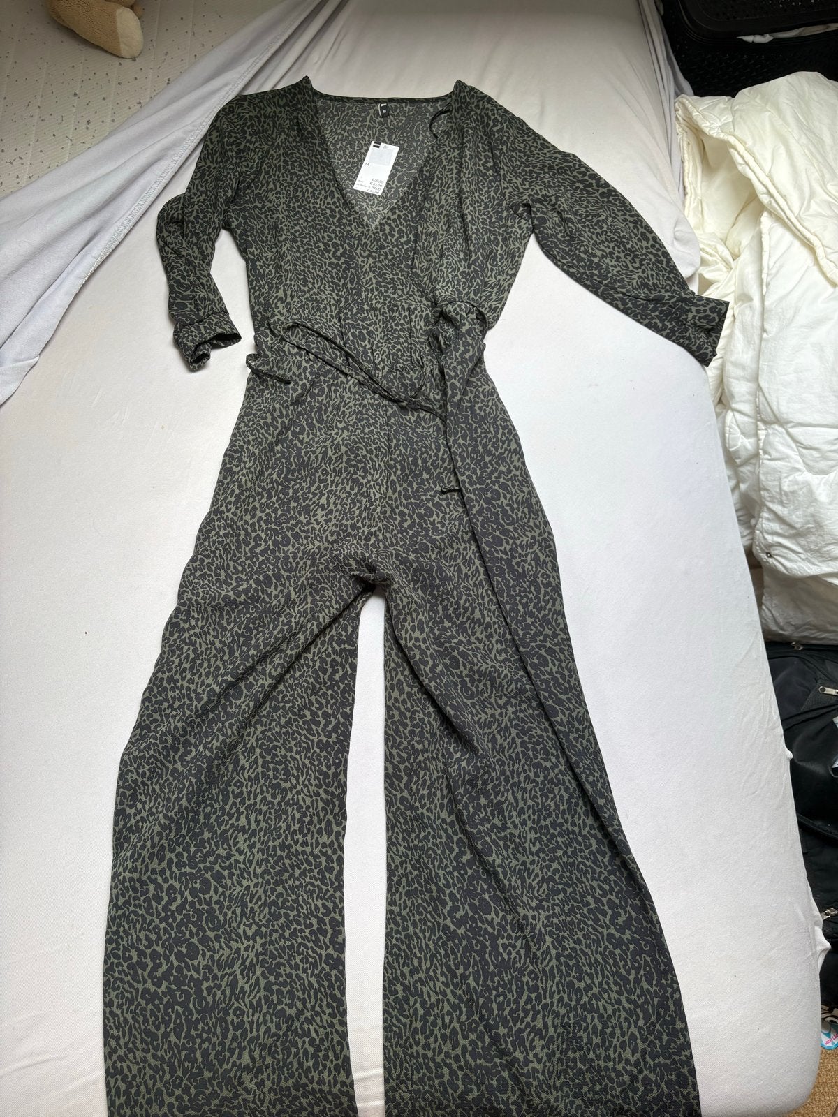 Nieuwe H&M jumpsuit met luipaardprint - Maat M, Ophalen of Verzenden, Nieuw, Maat 38/40 (M), Groen