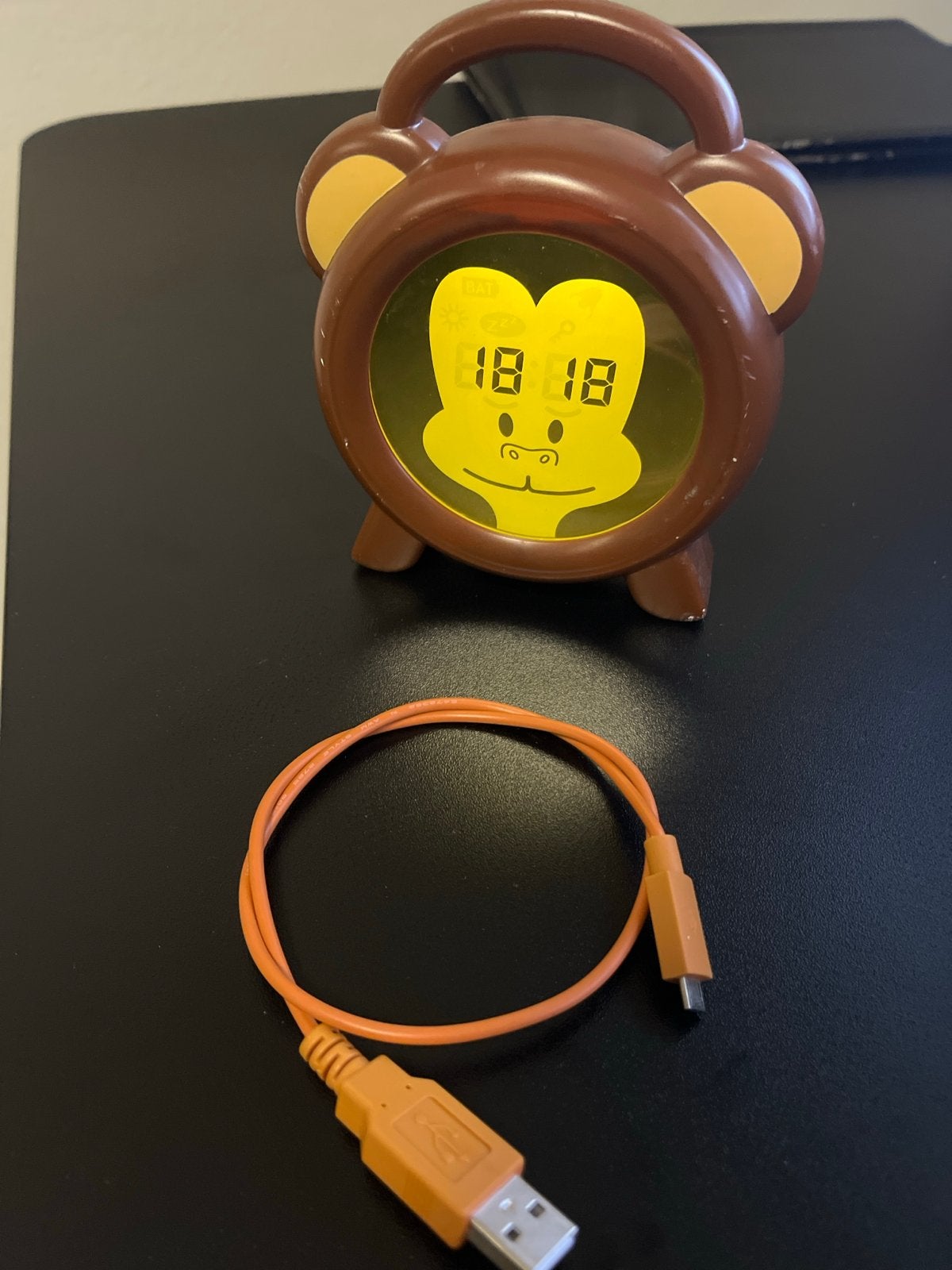 Alecto Digitale Wekker Aap - Zo goed als nieuw, Bruin, Werkt op batterijen, Ophalen of Verzenden, Zo goed als nieuw