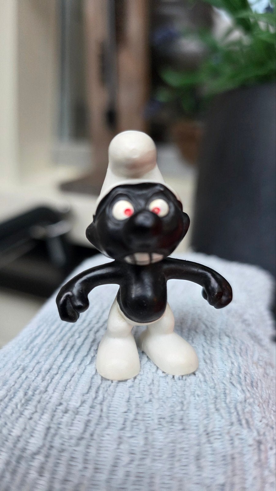 Zwarte Smurf (The Black Smurf) Peyo W. Germany, Verzamelen, Smurfen, Ophalen of Verzenden, Zo goed als nieuw, Verschillende Smurfen
