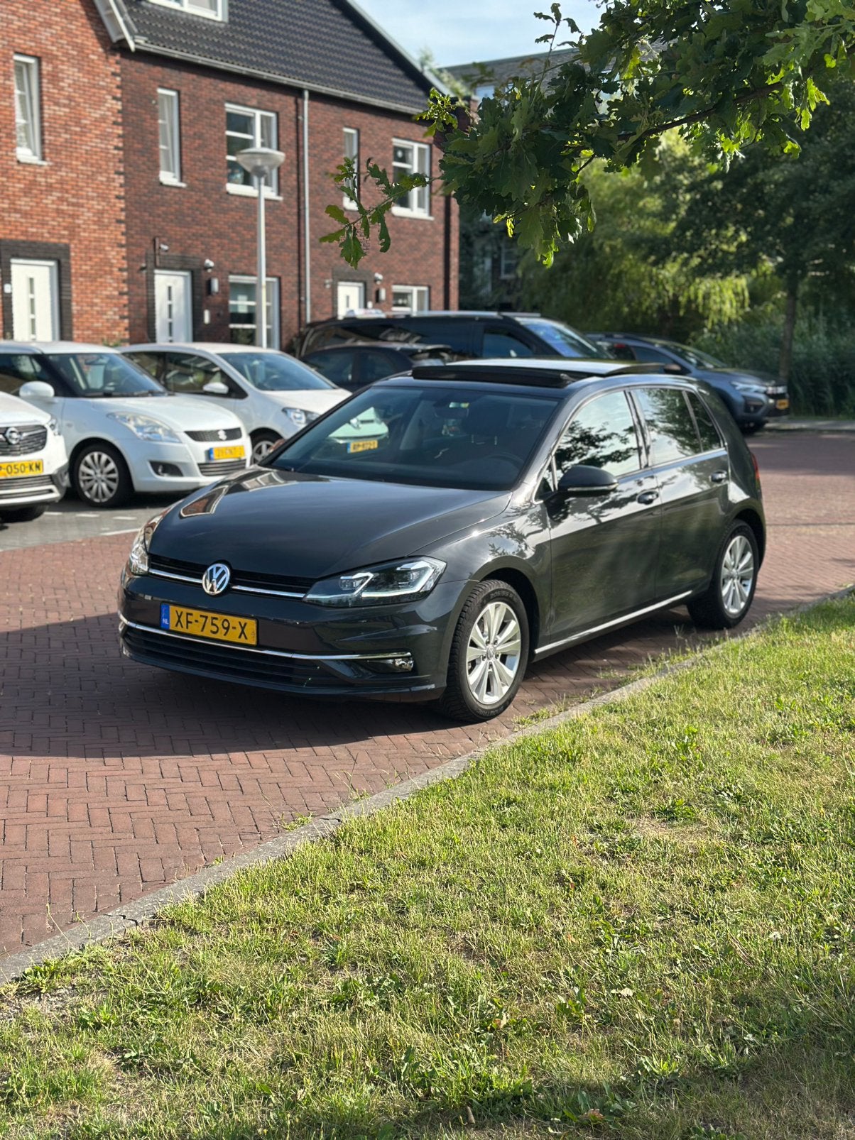 Volkswagen Golf 1.0 TSI 115 PK 5D 2019 Urano Grey Panorama, Voorwielaandrijving, 1145 kg, 620 kg, Origineel Nederlands
