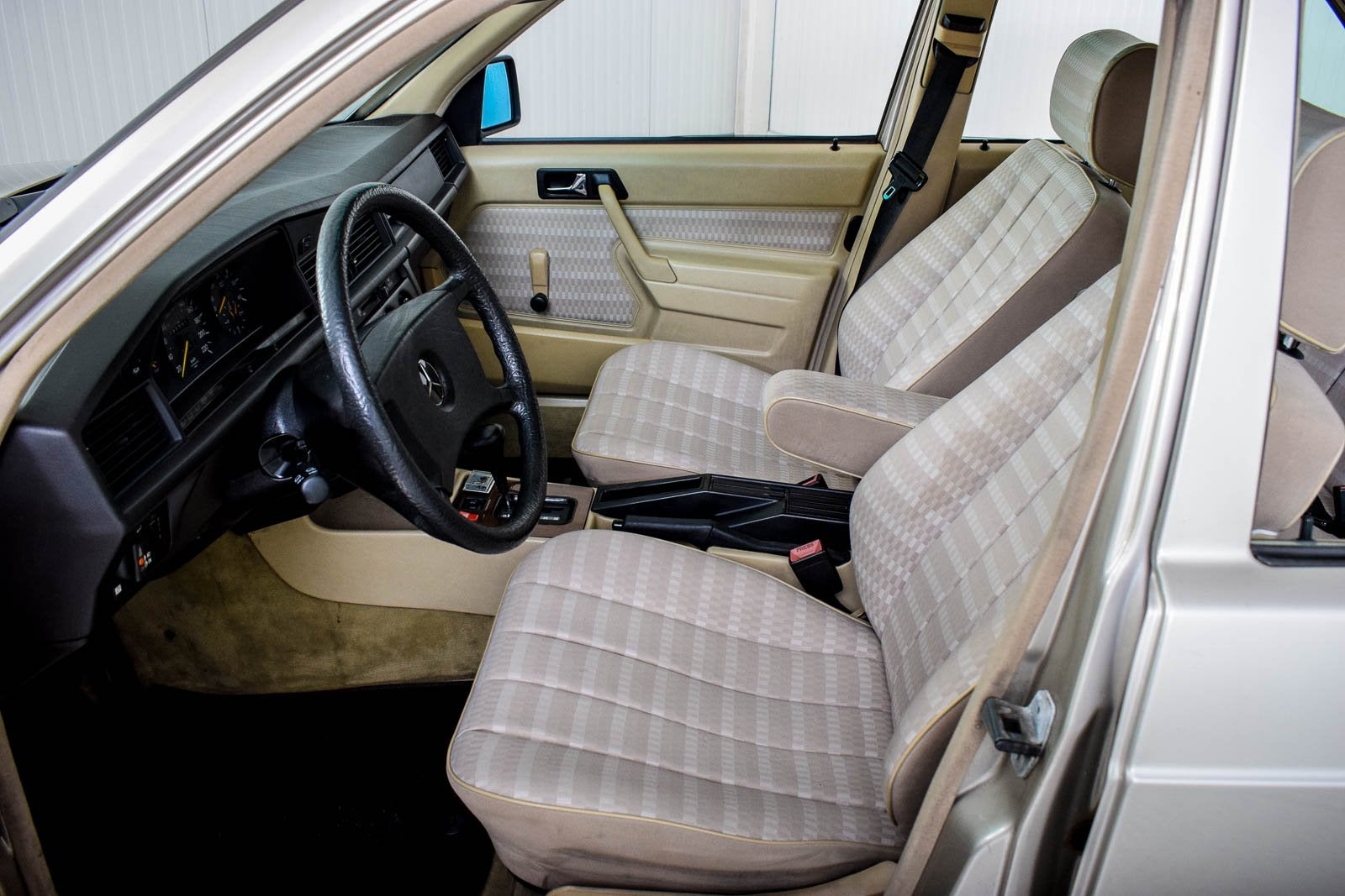 Mercedes-Benz 190D 2.5 turbo Diesel (bj 1989, automaat), foto 5