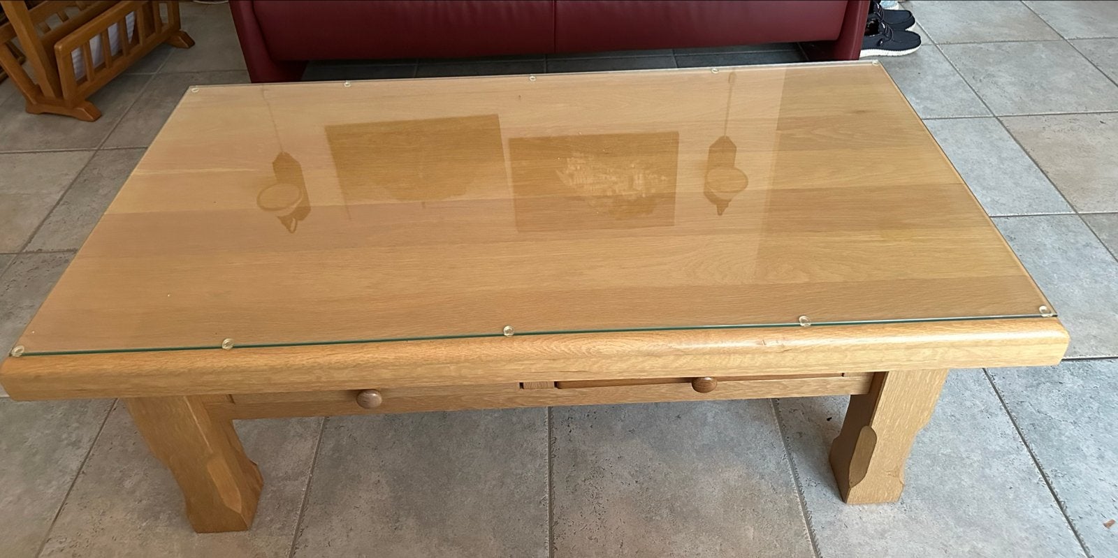 Eiken salontafel met glasplaat en lades, Huis en Inrichting, Tafels | Salontafels, Ophalen, Gebruikt, 100 tot 150 cm, Eikenhout