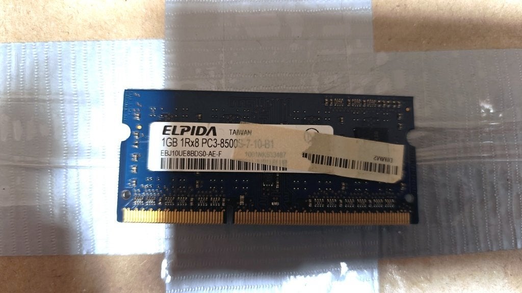 ELPIDA 1GB DDR3 SO-DIMM latje, DDR3, Ophalen of Verzenden, Laptop, Gebruikt