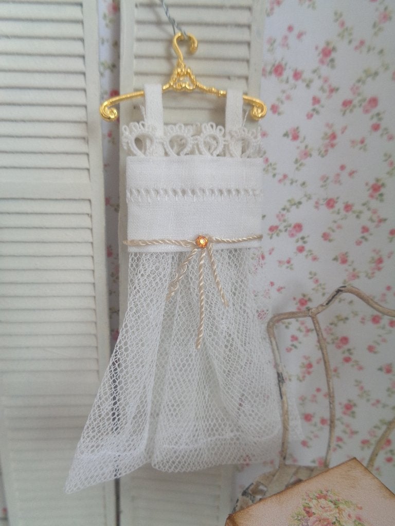 Mooi Jurkje...Poppenhuis 1:12... (Nr F112), Ophalen of Verzenden, Nieuw, Poppenhuis