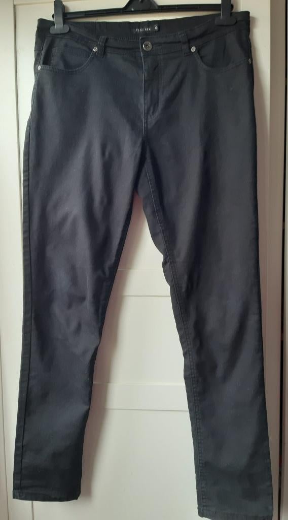 Zwarte broek Pescara maat 42, Kleding | Dames, Broeken en Pantalons, Zwart, Maat 42/44 (L), Pescara, Ophalen of Verzenden