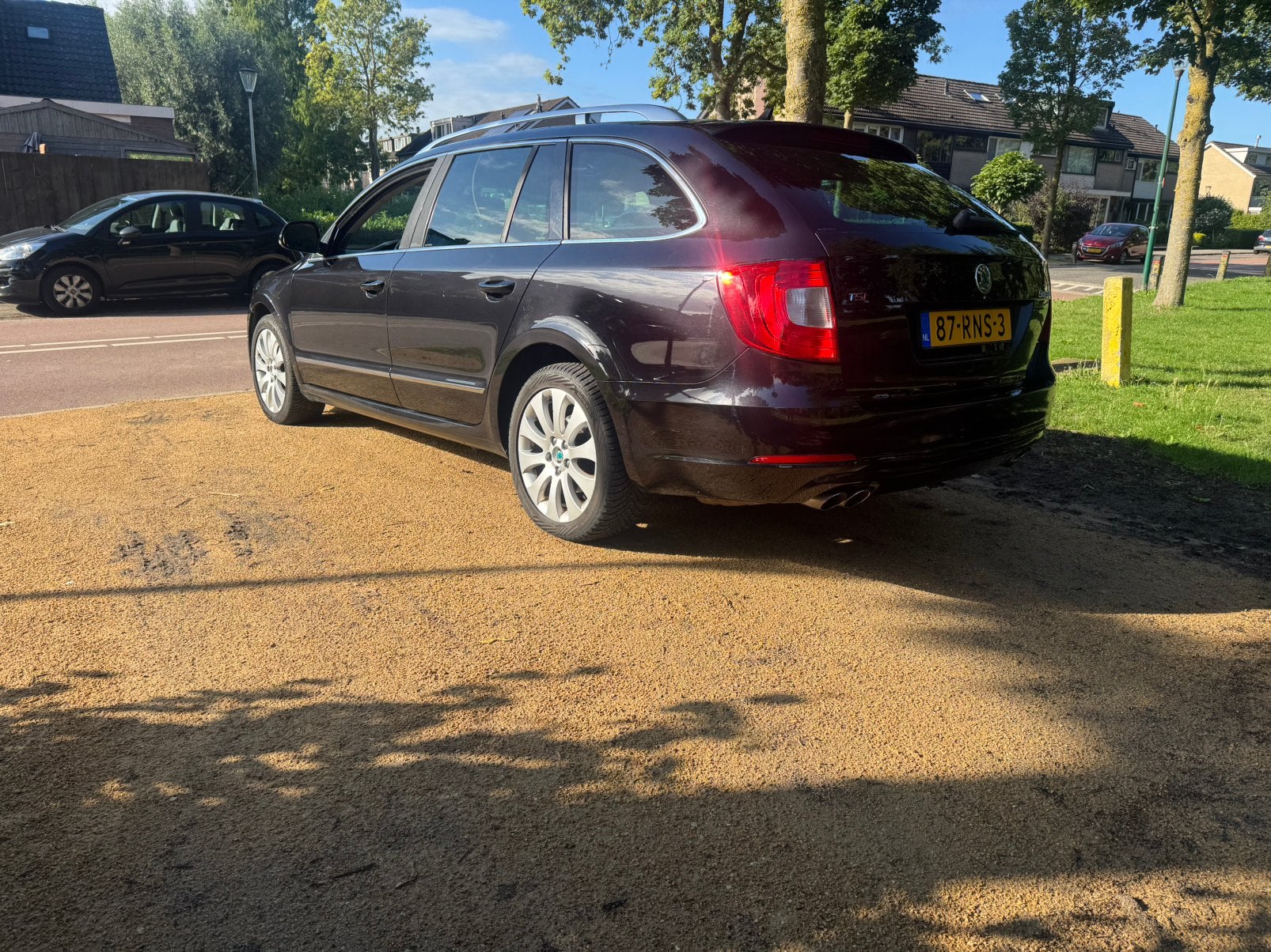 Skoda Superb 2.0 TSI Combi DSG 2011 Zwart DEALERONDERHOUDEN, Automatische klimaatregeling, Zwart, 4 cilinders, 1984 cc
