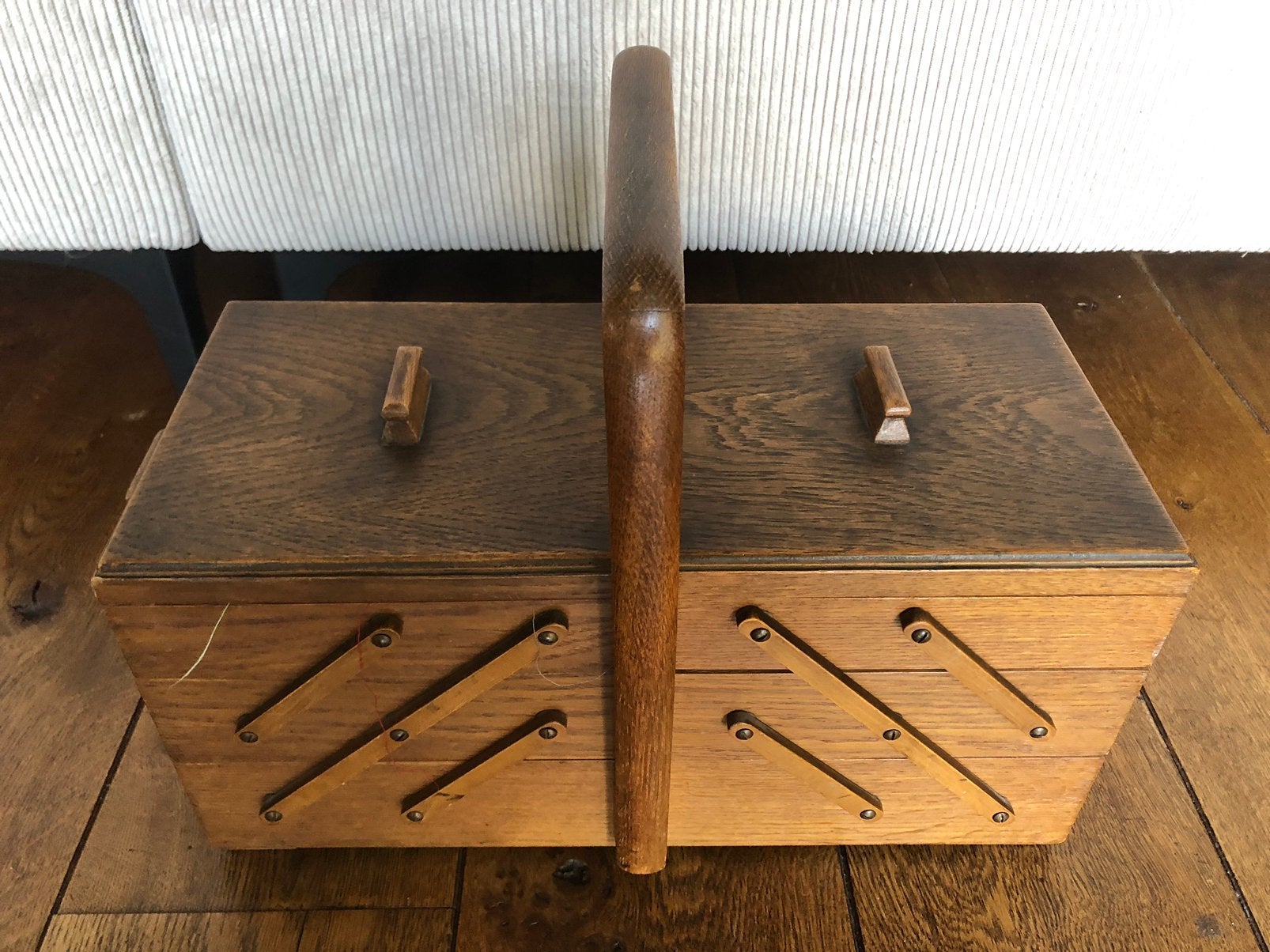 Oud naaikisitje met inhoud., Ophalen of Verzenden