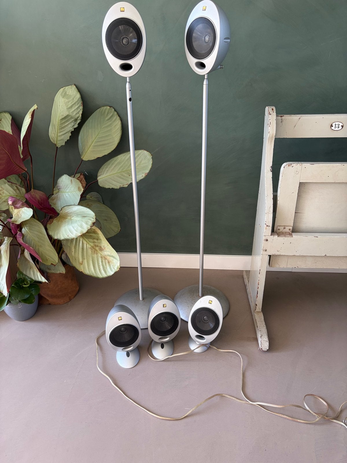 KEF 5.1 Surround Set - 5 Satelliet Speakers met Stands, Gebruikt, Ophalen of Verzenden, Surroundset, Geschikt voor surround/home cinema