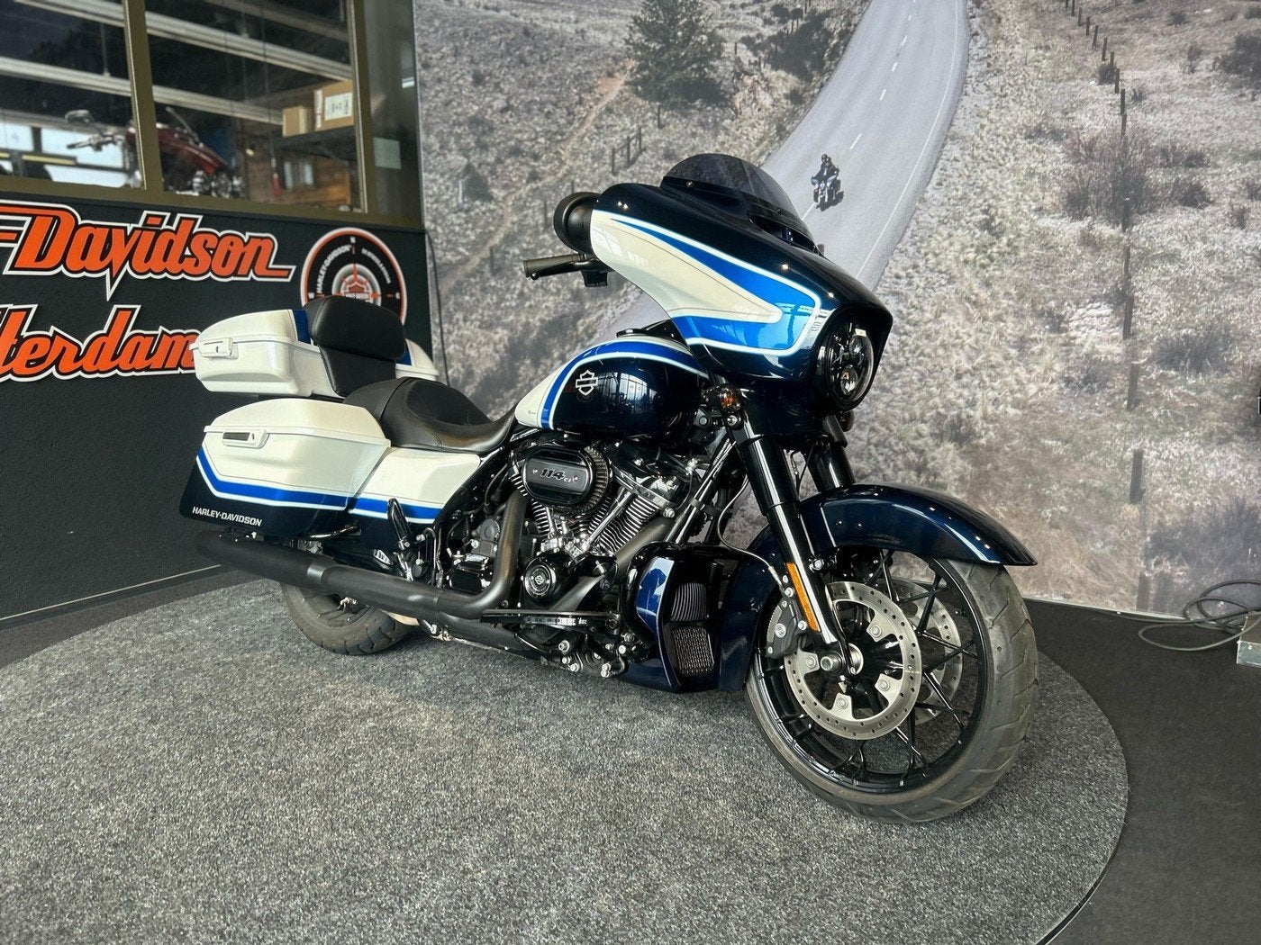 Harley-Davidson FLHXS STREET GLIDE SPECIAL (bj 2021), Motoren, Motoren | Harley-Davidson, Laan van Vredenoord 33
2289 DA  RIJSWIJK, NL