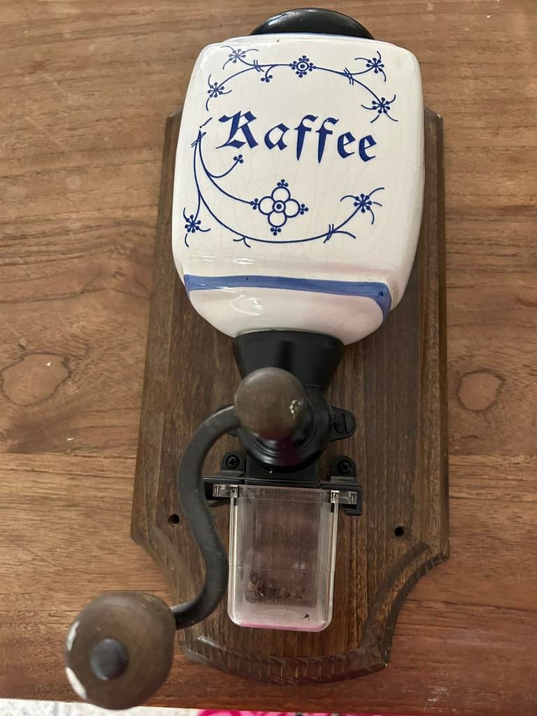 Koffiemolen blau saks, Ophalen